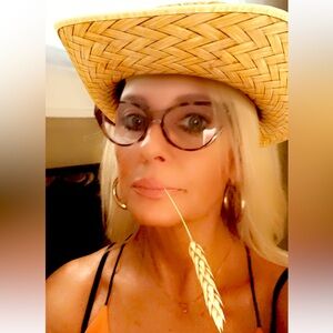 Betsy Johnson tortoise 2.0 oversized cat eye readers